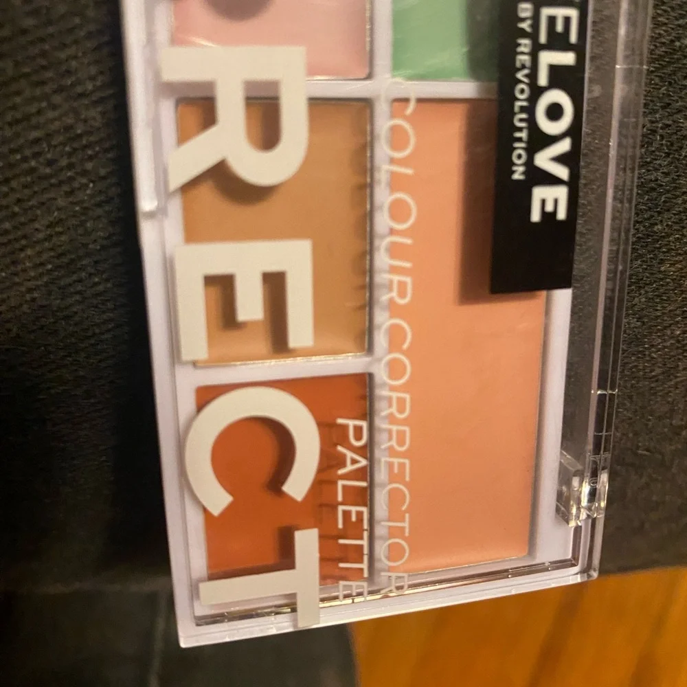 Revolution‎ Eyeshadow Palette